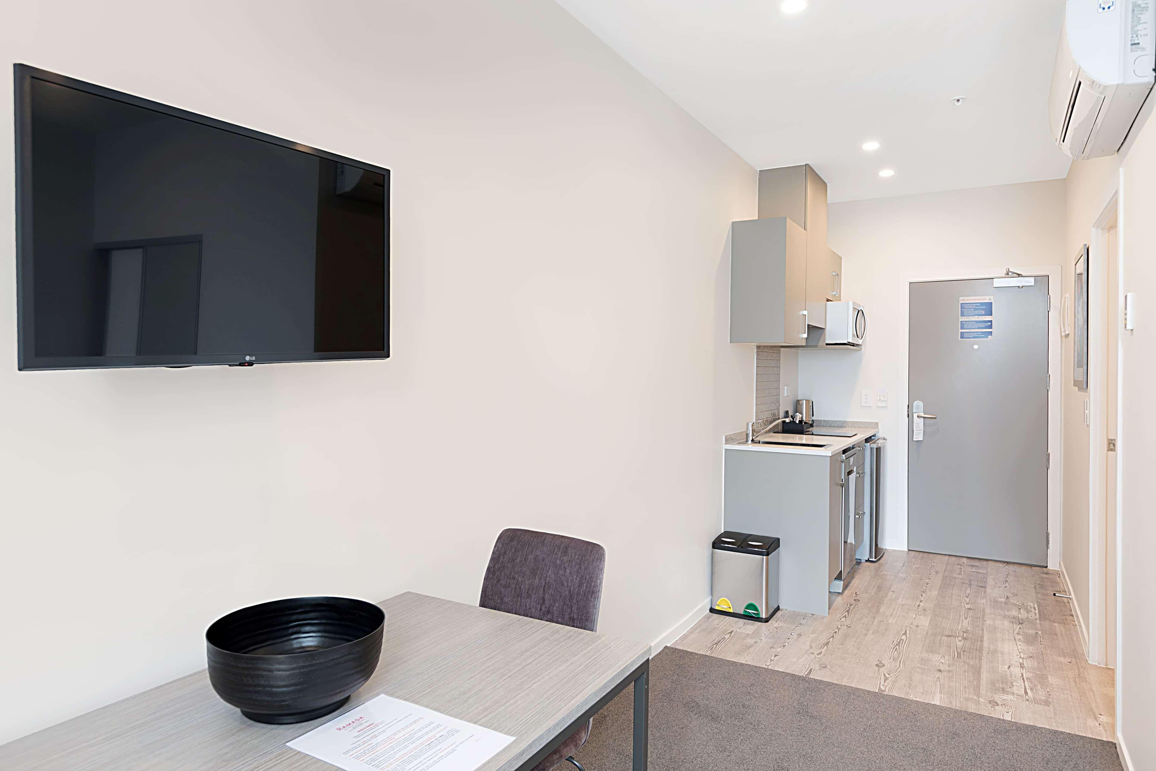אוקלנד Ramada Suites By Wyndham Victoria Street West מראה חיצוני תמונה
