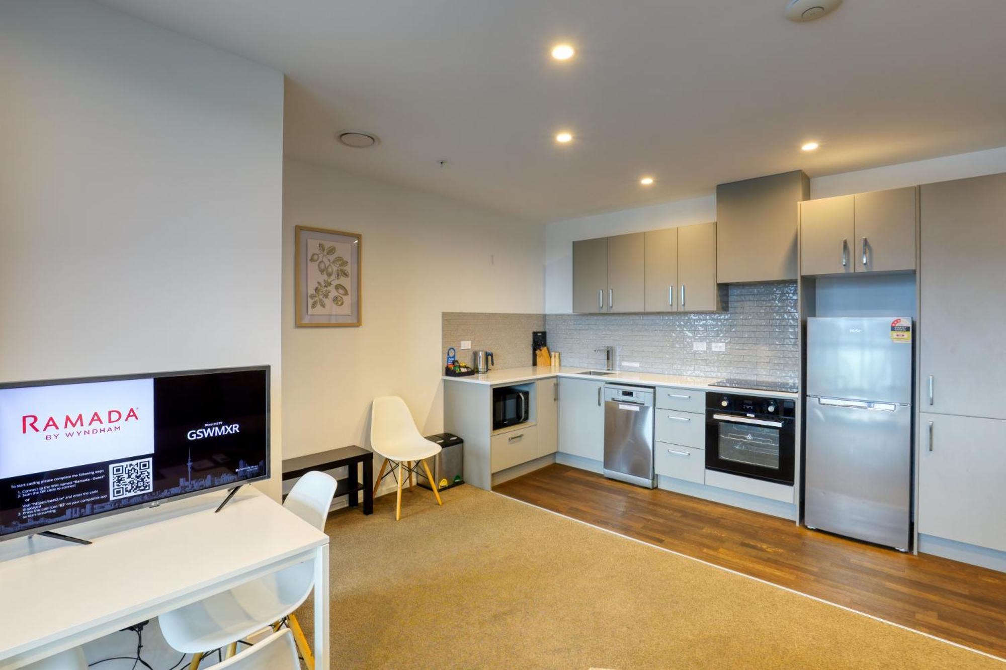 אוקלנד Ramada Suites By Wyndham Victoria Street West מראה חיצוני תמונה