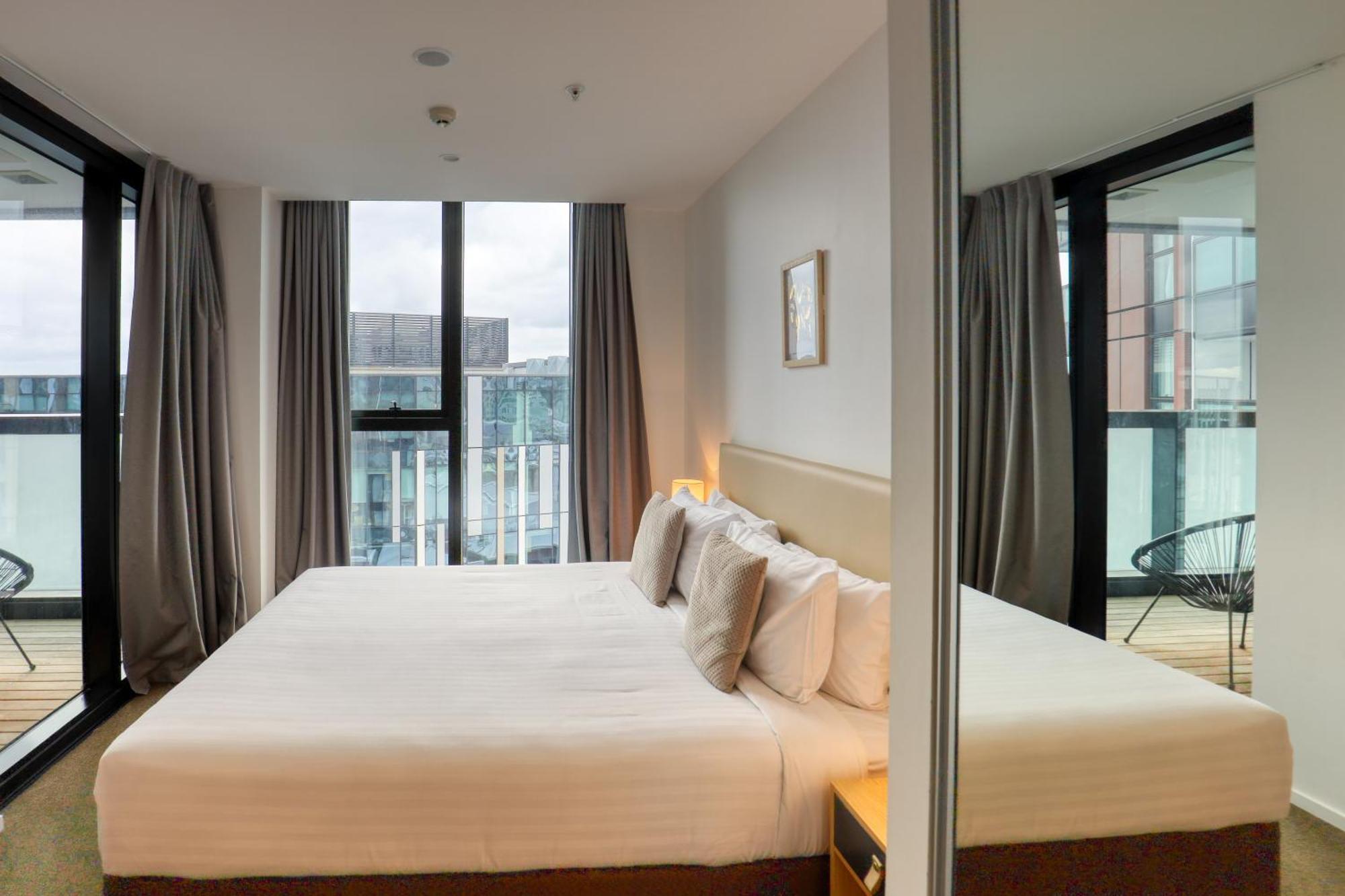 אוקלנד Ramada Suites By Wyndham Victoria Street West מראה חיצוני תמונה