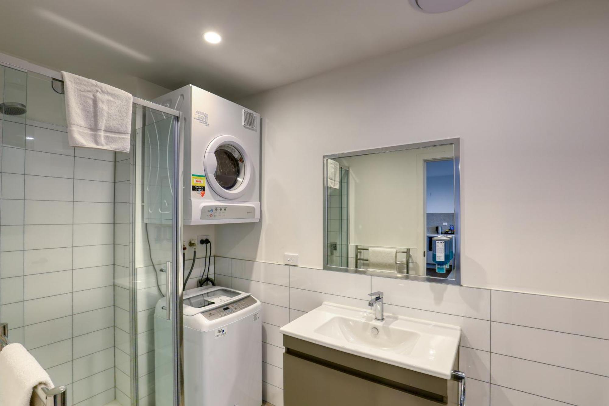 אוקלנד Ramada Suites By Wyndham Victoria Street West מראה חיצוני תמונה