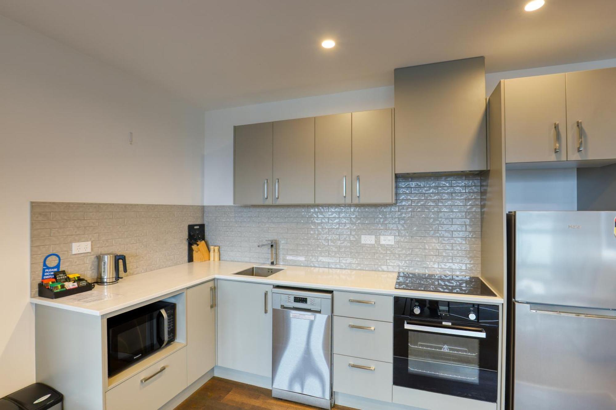 אוקלנד Ramada Suites By Wyndham Victoria Street West מראה חיצוני תמונה